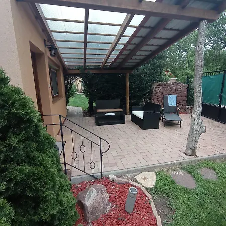 Rozsa Apartment *