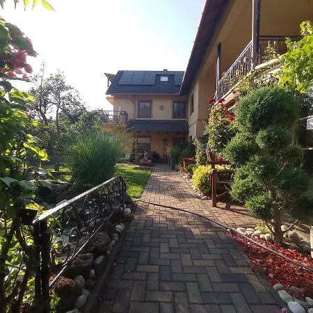 Rozsa Apartment *