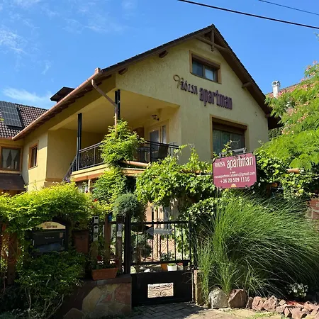 Rozsa Apartment